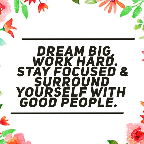 🌿Meet your Posher!🌿 - Picture 2 of 4